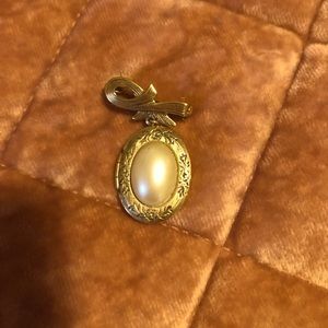 Vintage gold and pearl locket brooch